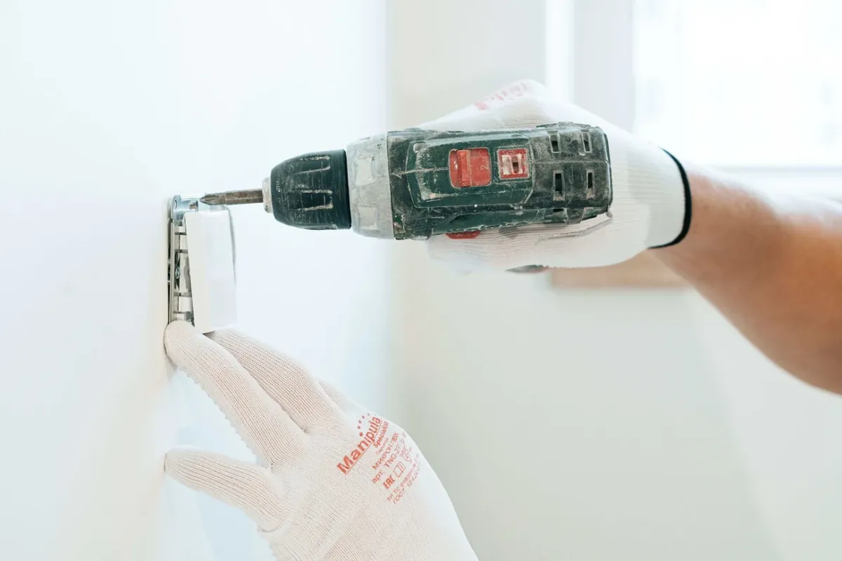 Jaką wkrętarkę wybrać do pracy na budowie